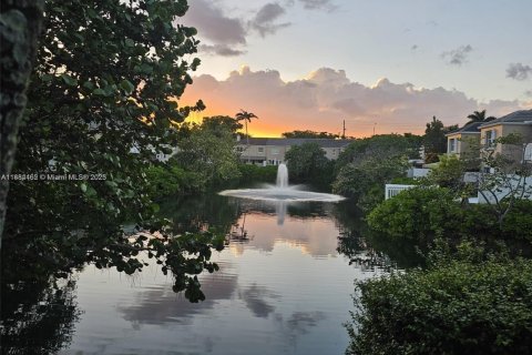Townhouse in Miami, Florida 2 bedrooms, 135.27 sq.m. № 1946297 - photo 2