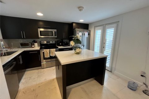 Townhouse in Miami, Florida 2 bedrooms, 135.27 sq.m. № 1946297 - photo 13