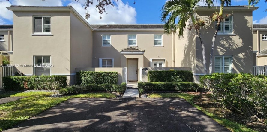 Townhouse in Miami, Florida 2 bedrooms, 135.27 sq.m. № 1946297