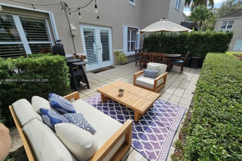 Townhouse in Miami, Florida 2 bedrooms, 135.27 sq.m. № 1946297 - photo 7