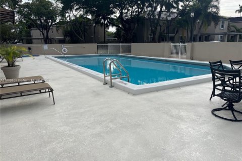 Townhouse in Miami, Florida 2 bedrooms, 135.27 sq.m. № 1946297 - photo 25