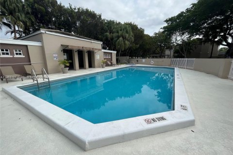 Townhouse in Miami, Florida 2 bedrooms, 135.27 sq.m. № 1946297 - photo 27