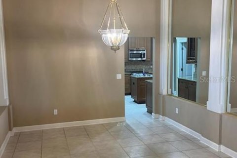 House in Orlando, Florida 5 bedrooms, 340.39 sq.m. № 1681236 - photo 5