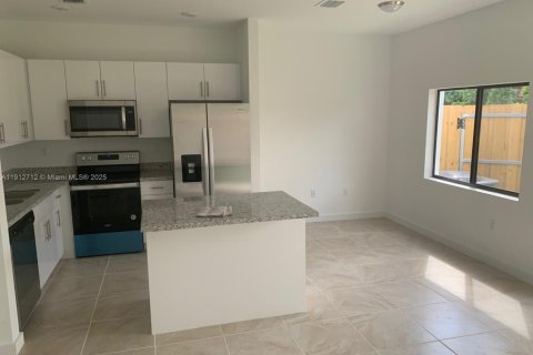 Townhouse in Homestead, Florida 3 bedrooms, 130.81 sq.m. № 1969104 - photo 5