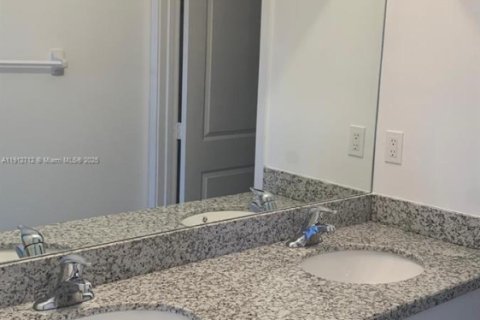 Townhouse in Homestead, Florida 3 bedrooms, 130.81 sq.m. № 1969104 - photo 27