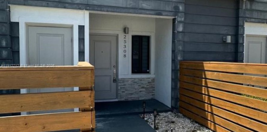 Townhouse in Homestead, Florida 3 bedrooms, 130.81 sq.m. № 1969104