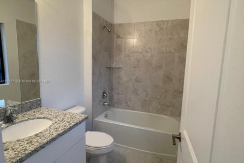 Townhouse in Homestead, Florida 3 bedrooms, 130.81 sq.m. № 1969104 - photo 7