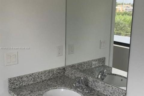 Townhouse in Homestead, Florida 3 bedrooms, 130.81 sq.m. № 1969104 - photo 24