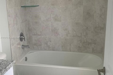 Townhouse in Homestead, Florida 3 bedrooms, 130.81 sq.m. № 1969104 - photo 23