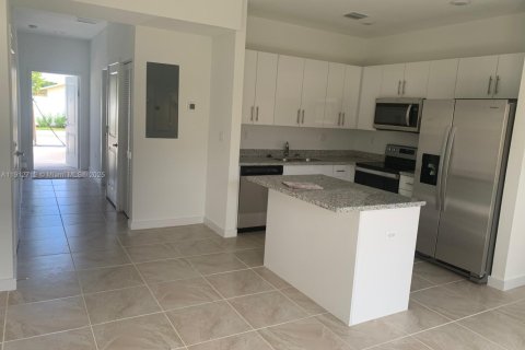 Townhouse in Homestead, Florida 3 bedrooms, 130.81 sq.m. № 1969104 - photo 3