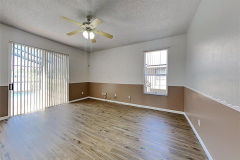 Villa ou maison à louer à Orlando, Floride: 4 chambres, 210.42 m2 № 2396512 - photo 3