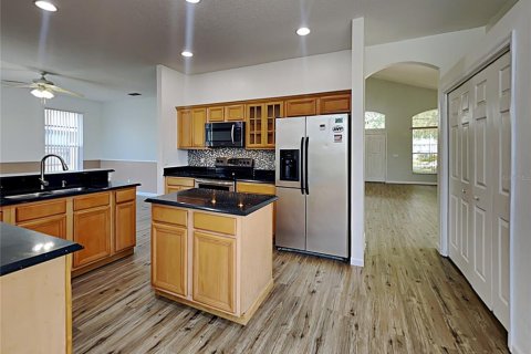 Villa ou maison à louer à Orlando, Floride: 4 chambres, 210.42 m2 № 2396512 - photo 6
