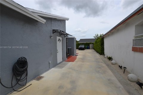 Casa en venta en Miami, Florida, 3 dormitorios, 115.57 m2 № 1995900 - foto 15