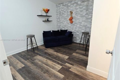 Casa en venta en Miami, Florida, 3 dormitorios, 115.57 m2 № 1995900 - foto 9