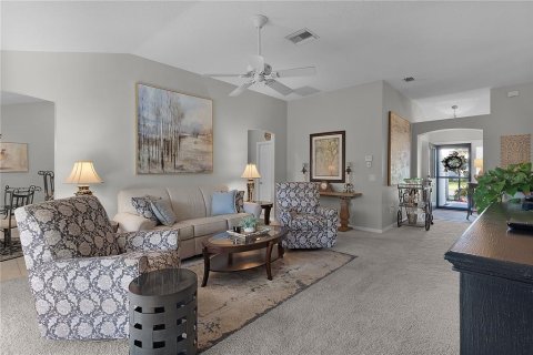 House in The Villages, Florida 3 bedrooms, 138.24 sq.m. № 1644018 - photo 9