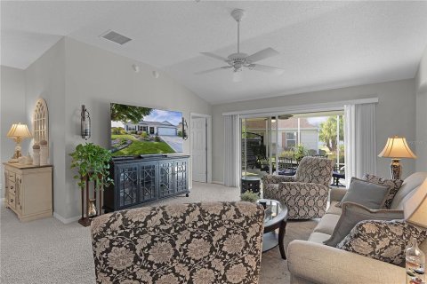 House in The Villages, Florida 3 bedrooms, 138.24 sq.m. № 1644018 - photo 8