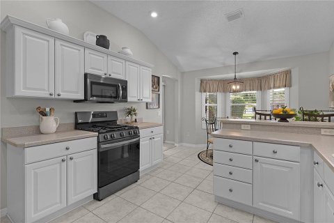 House in The Villages, Florida 3 bedrooms, 138.24 sq.m. № 1644018 - photo 16