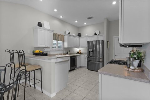 House in The Villages, Florida 3 bedrooms, 138.24 sq.m. № 1644018 - photo 17