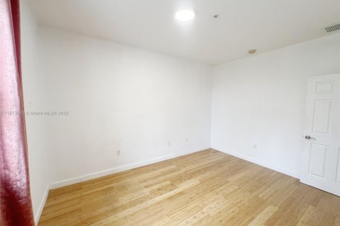 Touwnhouse à vendre à Fort Lauderdale, Floride: 3 chambres, 135.17 m2 № 1928158 - photo 11