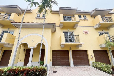 Touwnhouse à vendre à Fort Lauderdale, Floride: 3 chambres, 135.17 m2 № 1928158 - photo 2