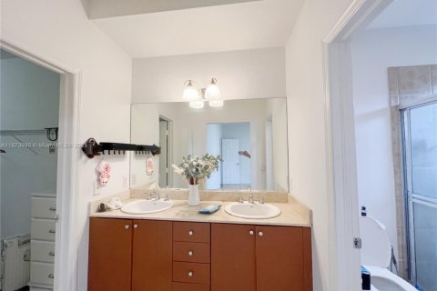 Touwnhouse à vendre à Fort Lauderdale, Floride: 3 chambres, 135.17 m2 № 1928158 - photo 13