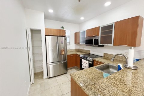 Touwnhouse à vendre à Fort Lauderdale, Floride: 3 chambres, 135.17 m2 № 1928158 - photo 6