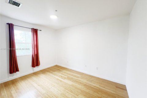 Touwnhouse à vendre à Fort Lauderdale, Floride: 3 chambres, 135.17 m2 № 1928158 - photo 8