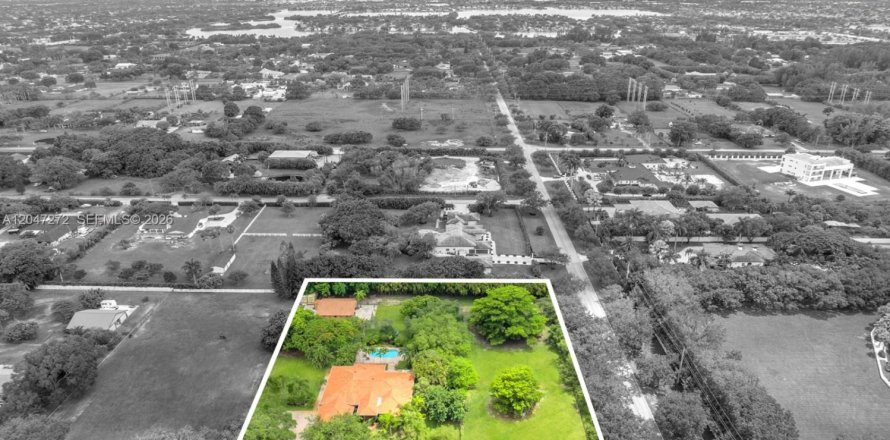 Casa en Southwest Ranches, Florida 4 dormitorios, 308.25 m2 № 2173181