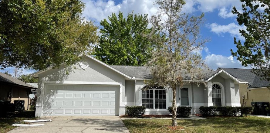 House in Orlando, Florida 3 bedrooms, 113.06 sq.m. № 2400326