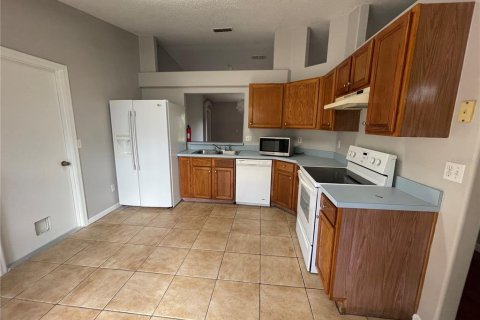 House in Orlando, Florida 3 bedrooms, 113.06 sq.m. № 2400326 - photo 2
