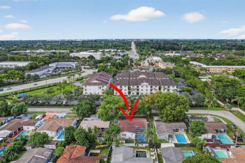 House in Hollywood, Florida 4 bedrooms, 138.24 sq.m. № 2044031 - photo 30