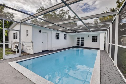 House in Hollywood, Florida 4 bedrooms, 138.24 sq.m. № 2044031 - photo 26