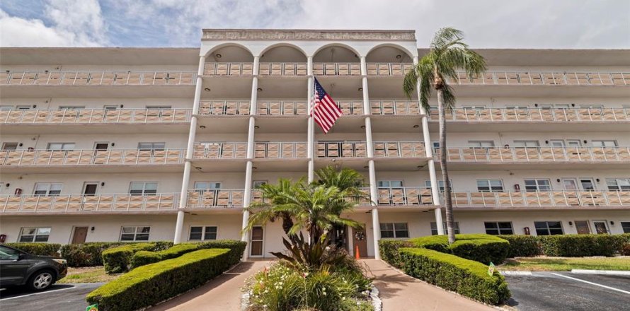 Condominio en Saint Petersburg, Florida, 1 dormitorio  № 1690847
