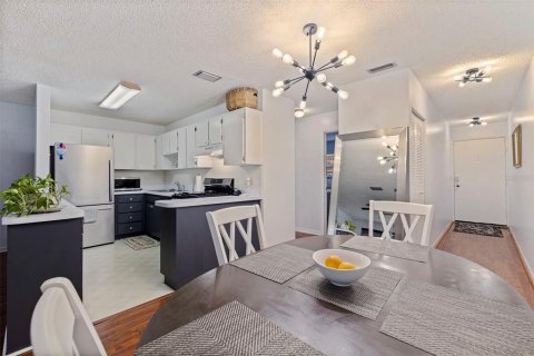Condominio en venta en Saint Petersburg, Florida, 1 dormitorio, 80.82 m2 № 1690847 - foto 4