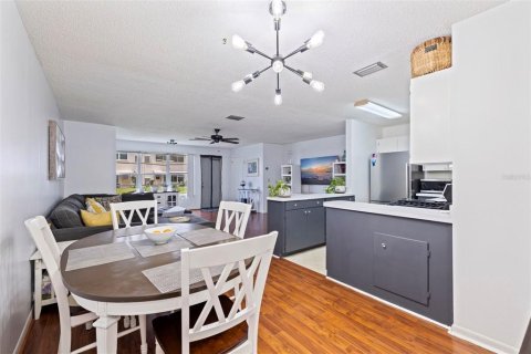 Condominio en venta en Saint Petersburg, Florida, 1 dormitorio, 80.82 m2 № 1690847 - foto 2