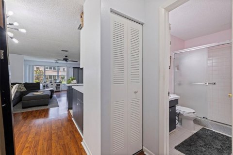 Condominio en venta en Saint Petersburg, Florida, 1 dormitorio, 80.82 m2 № 1690847 - foto 15