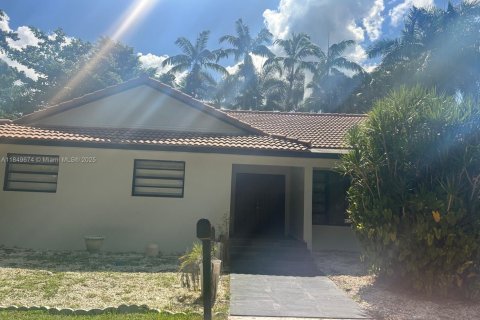 House in Miami, Florida 4 bedrooms, 300.82 sq.m. № 1857188 - photo 3