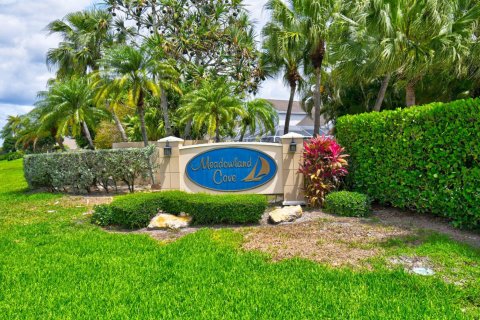 House in Wellington, Florida 3 bedrooms, 162.58 sq.m. № 1146923 - photo 1