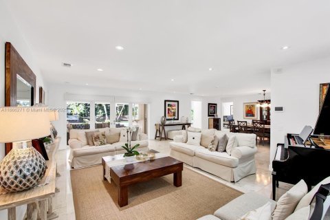 Villa ou maison à louer à Pinecrest, Floride: 4 chambres, 278.8 m2 № 1921798 - photo 10