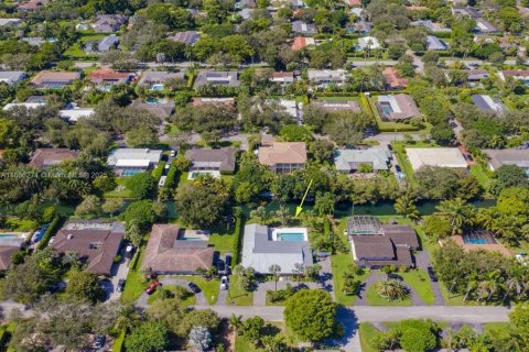 Villa ou maison à louer à Pinecrest, Floride: 4 chambres, 278.8 m2 № 1921798 - photo 4