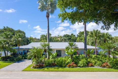 Villa ou maison à louer à Pinecrest, Floride: 4 chambres, 278.8 m2 № 1921798 - photo 1