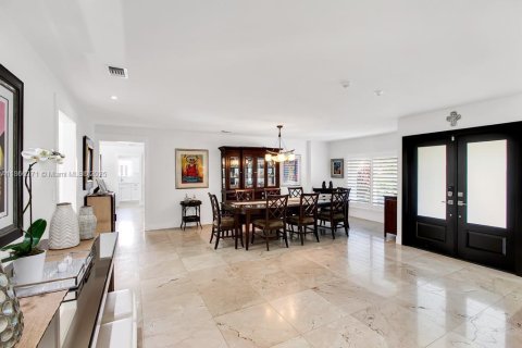 Villa ou maison à louer à Pinecrest, Floride: 4 chambres, 278.8 m2 № 1921798 - photo 6