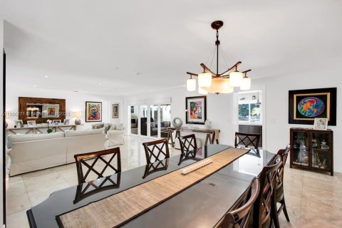 Villa ou maison à louer à Pinecrest, Floride: 4 chambres, 278.8 m2 № 1921798 - photo 8
