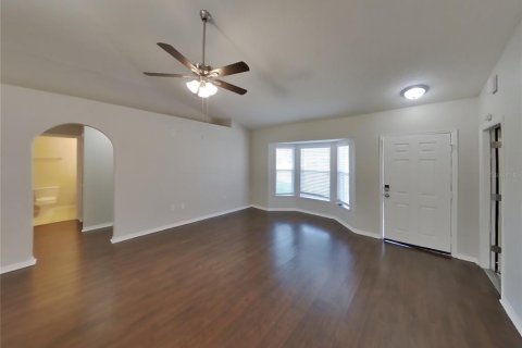 House in Spring Hill, Florida 3 bedrooms, 125.14 sq.m. № 1911913 - photo 3