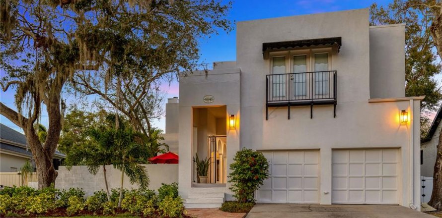 House in Tampa, Florida 4 bedrooms, 286.51 sq.m. № 1887076