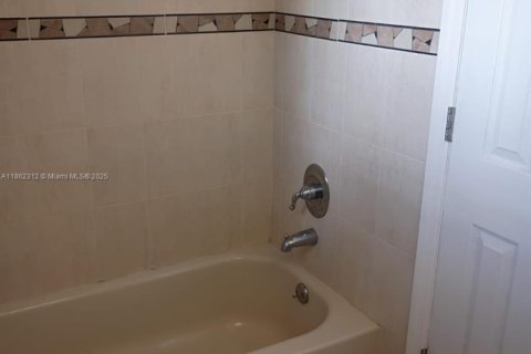 Villa ou maison à vendre à Miami, Floride: 3 chambres, 113.53 m2 № 1891027 - photo 20