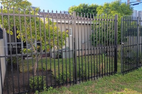 Villa ou maison à vendre à Miami, Floride: 3 chambres, 113.53 m2 № 1891027 - photo 6