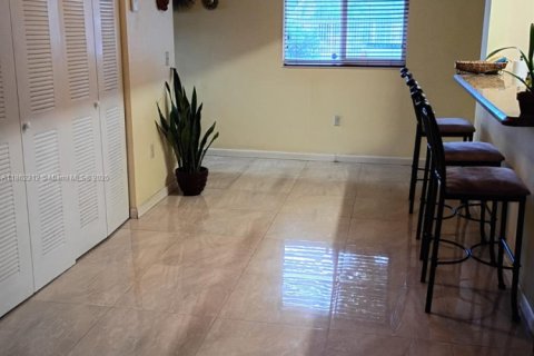 Villa ou maison à vendre à Miami, Floride: 3 chambres, 113.53 m2 № 1891027 - photo 10