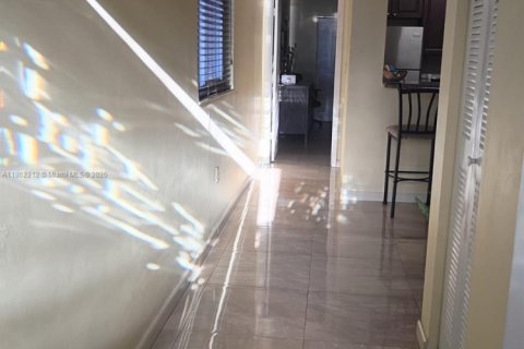 Villa ou maison à vendre à Miami, Floride: 3 chambres, 113.53 m2 № 1891027 - photo 15