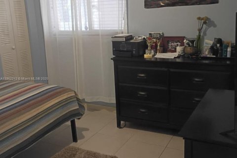 Villa ou maison à vendre à Miami, Floride: 3 chambres, 113.53 m2 № 1891027 - photo 17